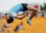 乐鱼体育馆-球员个人表现走高，球队士气大振