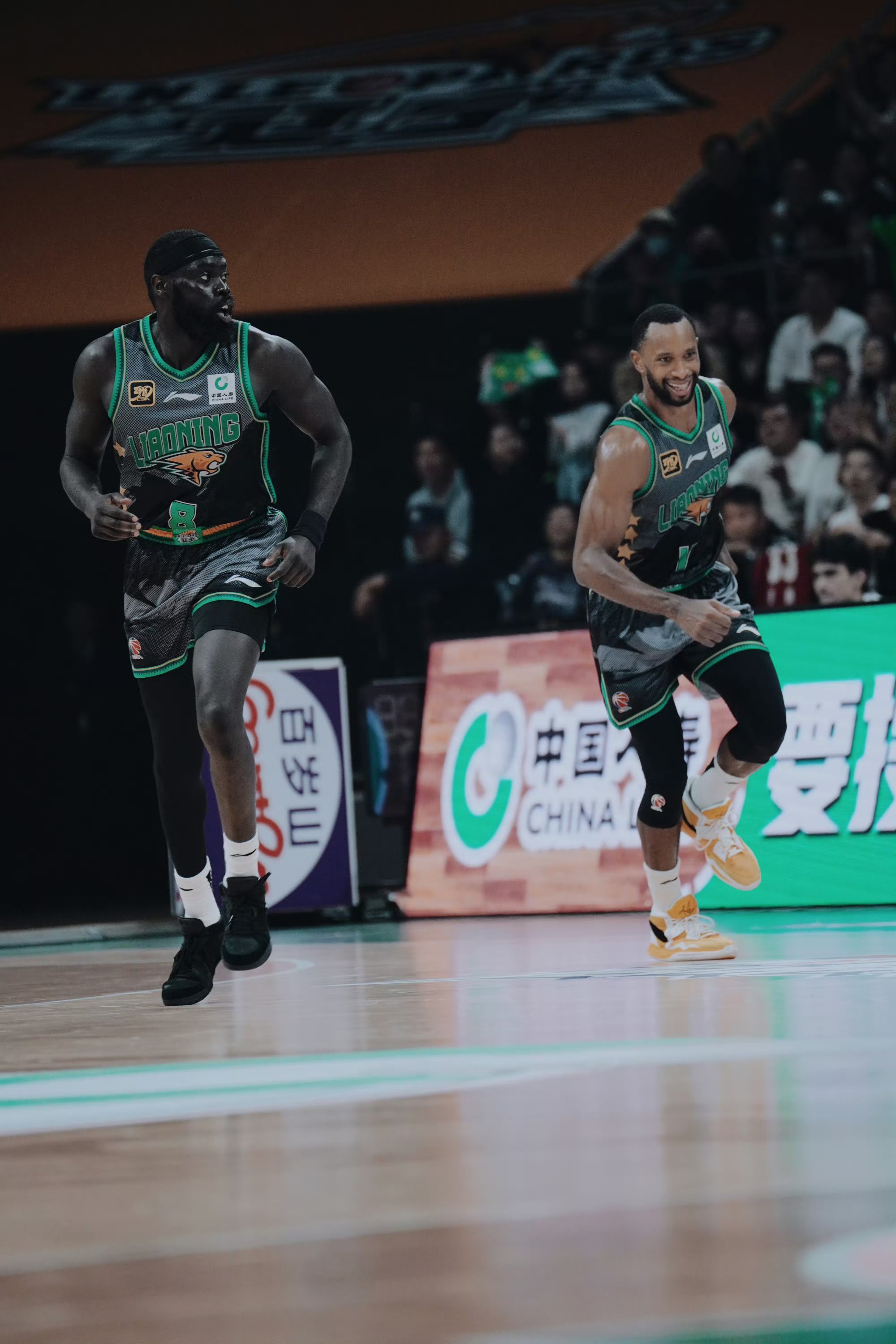 浙江队在CBA季后赛中打出团战，被誉为弹幕炸裂