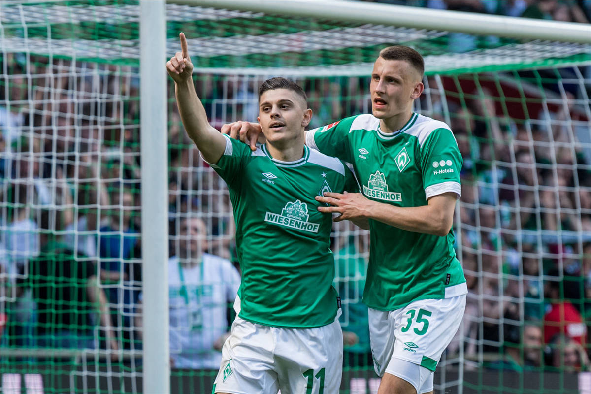 包含不莱梅在德国联赛中获得胜利的词条