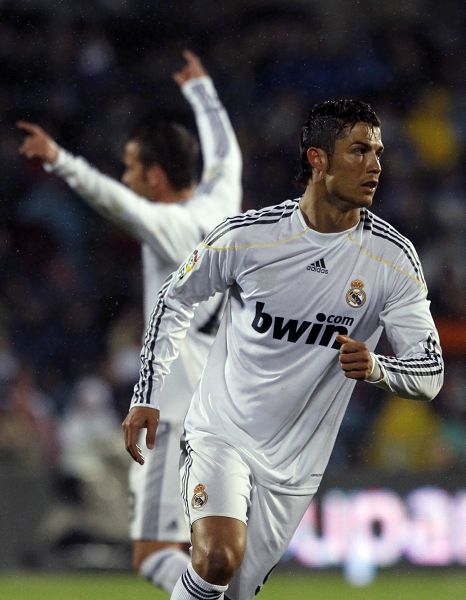 赫塔菲兵出奇计，客场突袭，取得难得胜利的简单介绍