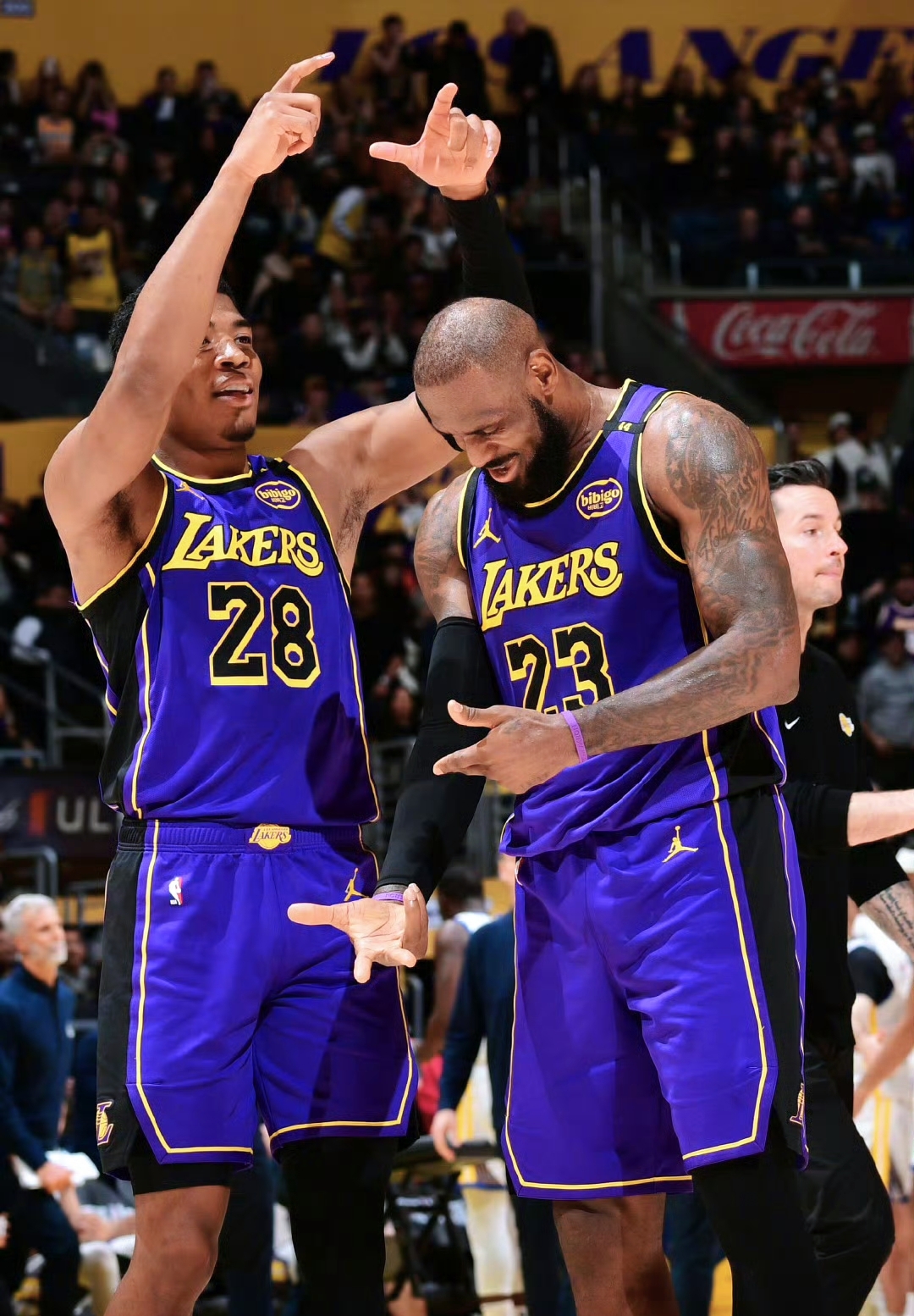 包含NBA南部冠军战即将打响湖人力争三连胜的词条