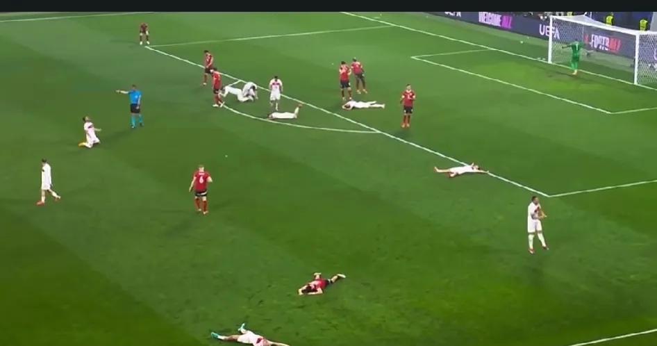 土耳其队备战欧洲杯预选赛，冲击胜利