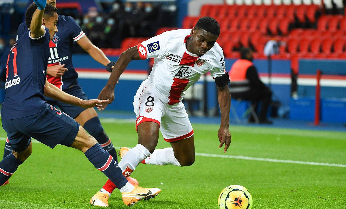 关于南特主场失分，保级压力愈发加大的信息