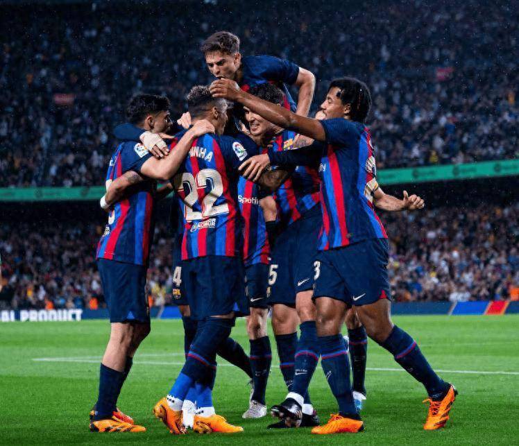 关于巴塞罗那中场球员迎接新赛季挑战，冲击联赛冠军的信息