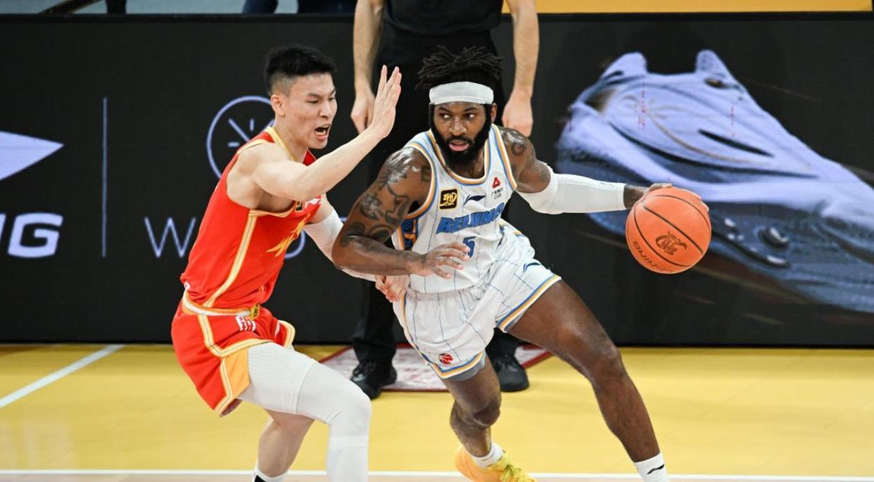 关于北京首钢队全队发威，击败对手，取得胜利的信息