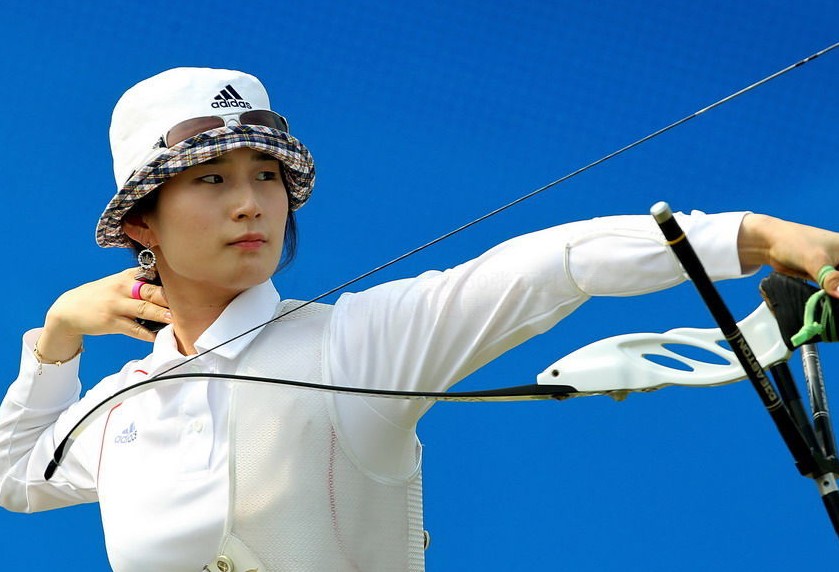 韩国选手在射箭比赛中完美发挥