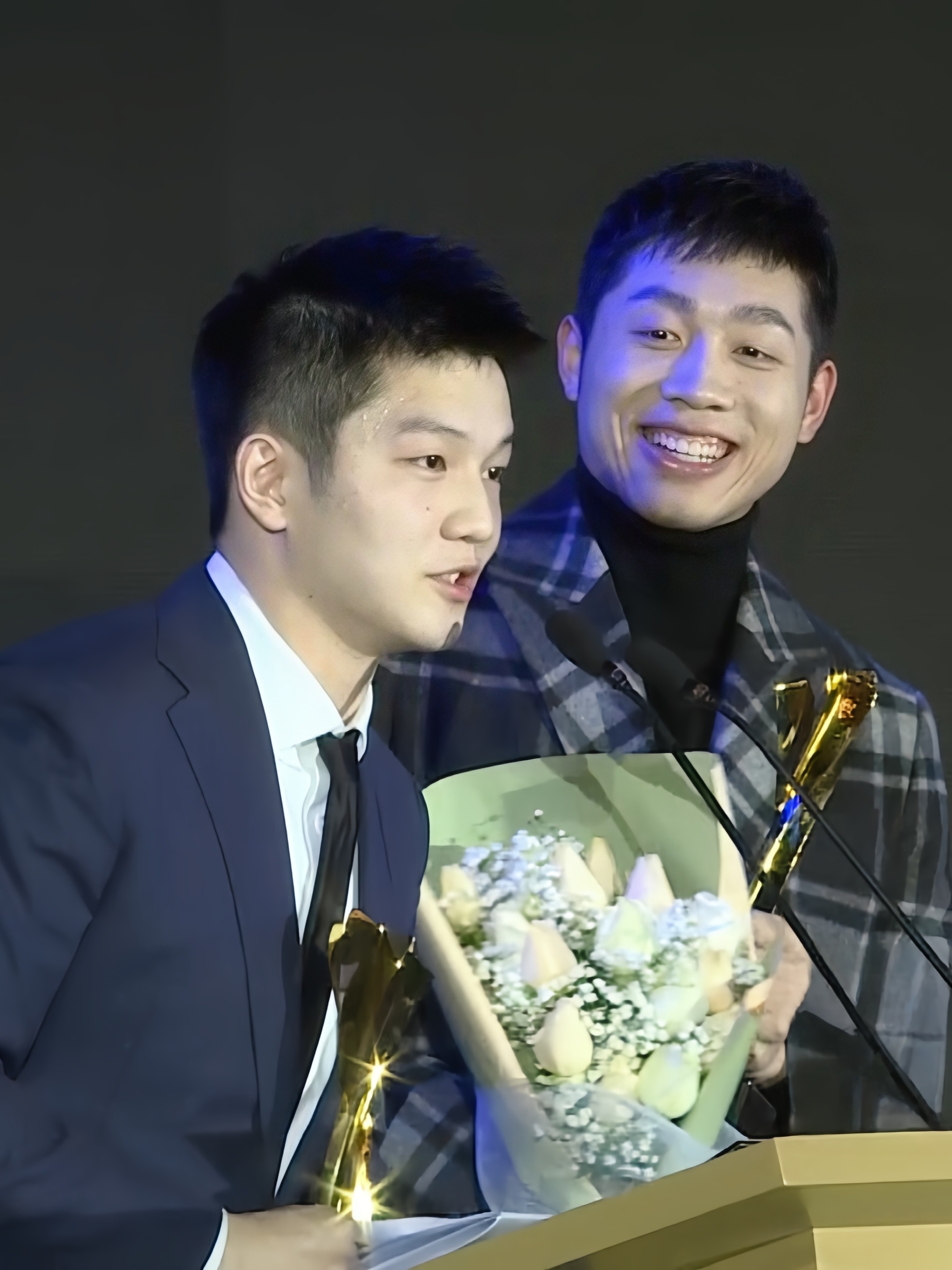 许昕与樊振东组合夺得乒乓球混双银牌